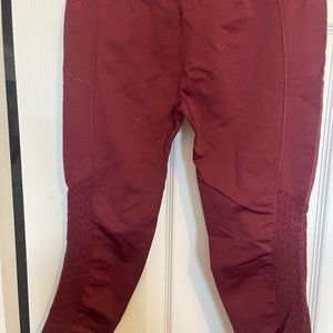 Fabletics Sync High Waisted Perforated 7/8 Length Medium (6-8)